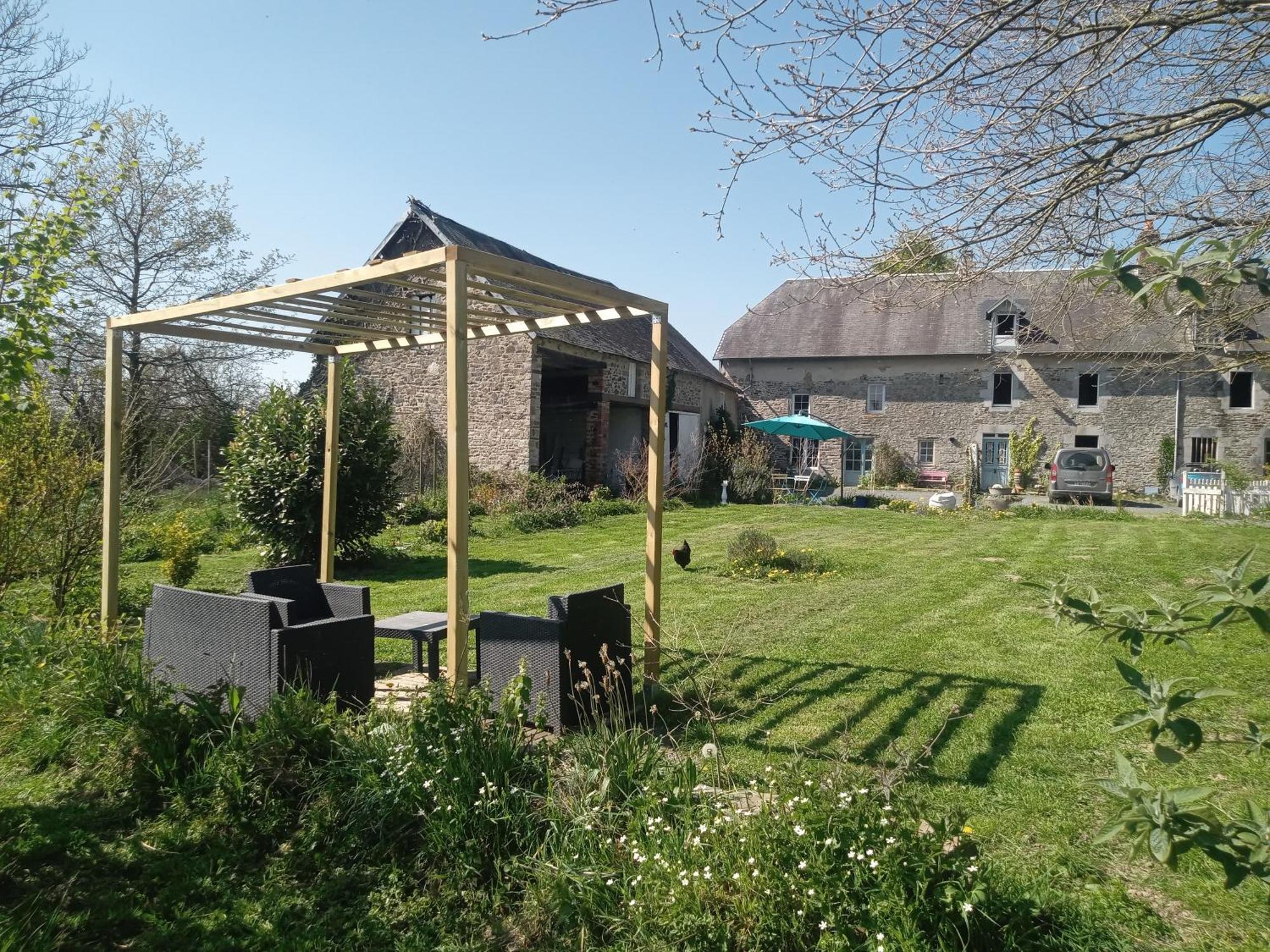 La Bicyclette Bleue Bed & Breakfast Montpinchon Eksteriør bilde
